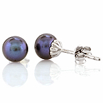 Freshwater pearl and silver stud earrings