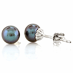 Freshwater pearl and silver stud earrings