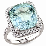 Aquamarine and white diamond gold ring.