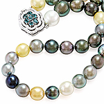 Multicolor pearl necklace, alexandrite, white diamond and white gold