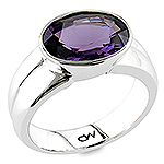 Purple spinel gold ring.